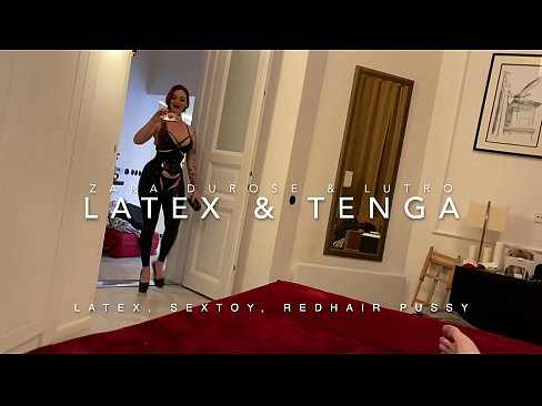 ❤️ Dada wa kambo mwenye kichwa chekundu akiwa amevalia vazi la latex alilobanwa na kaka wa kambo ☑ ☑